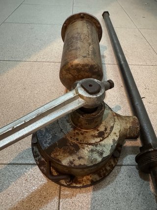 Bomba Gasolinera Antigua 1940