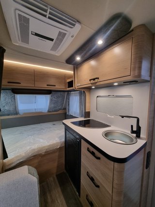 Caravana WEINSBERG CARAONE 390 QD      ( NUEVA )
