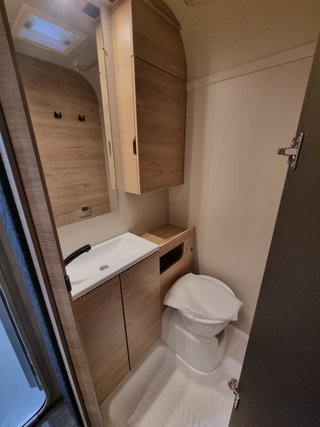 Caravana WEINSBERG CARAONE 390 QD      ( NUEVA )