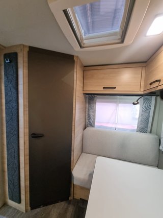Caravana WEINSBERG CARAONE 390 QD      ( NUEVA )