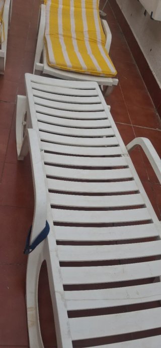 4 Hamacas de plástico blancas con cojines