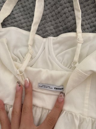 Corsé blanco Bershka con volantes