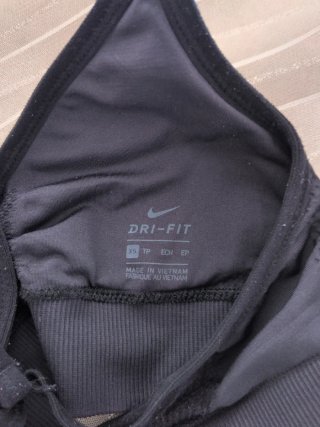 Top deportivo Nike gris xs