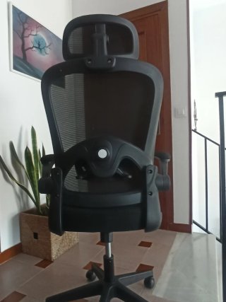 Silla de oficina ergonómica negra