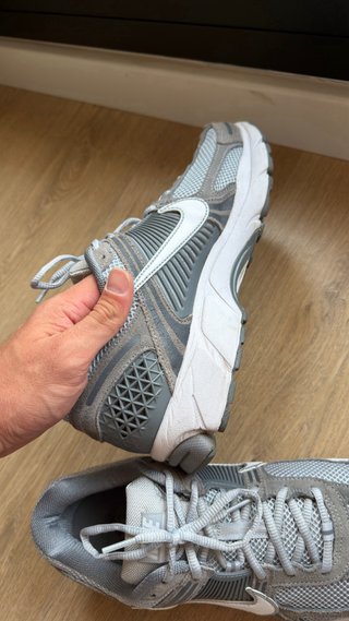 Nike Vomero 5 Grises Talla 42