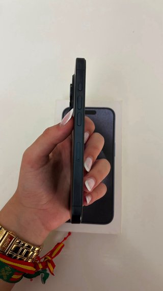 iPhone 15 Pro Azul + 6 Fundas