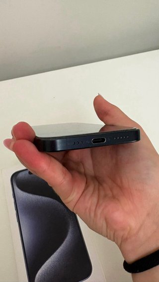 iPhone 15 Pro Azul + 6 Fundas