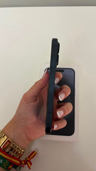 iPhone 15 Pro Azul + 6 Fundas