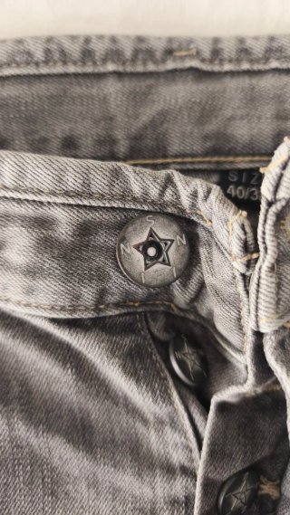 Pantalón vaquero gris