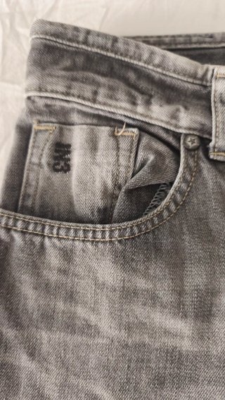 Pantalón vaquero gris