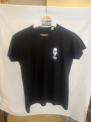 T-shirt preta M com estampa clara — estilo terror