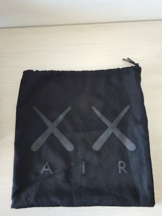 Jordan 4 Kaws Grigie