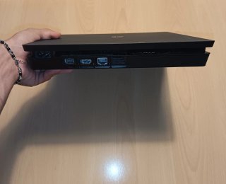 PlayStation 4 Slim Nera + Controller Blu