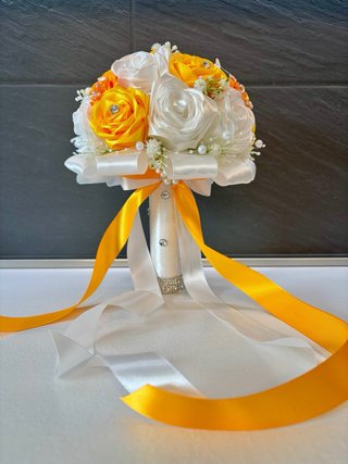 Bouquet rose eterne bianche e gialle