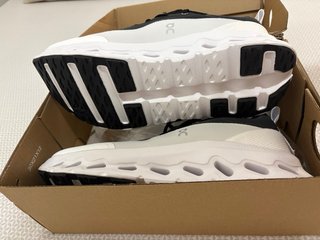 Zapatillas Casual Grises y Blancas