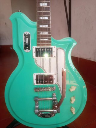 Guitarra Eléctrica Eastwood Airlines Map/Dlx Barit