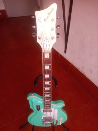 Guitarra Eléctrica Eastwood Airlines Map/Dlx Barit