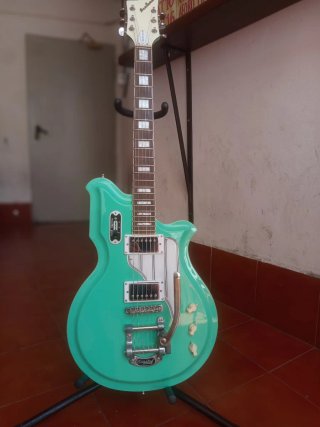 Guitarra Eléctrica Eastwood Airlines Map/Dlx Barit