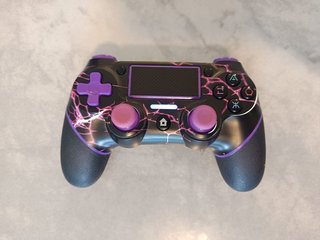 PS4 Slim 500GB + Mando Morado + Cables