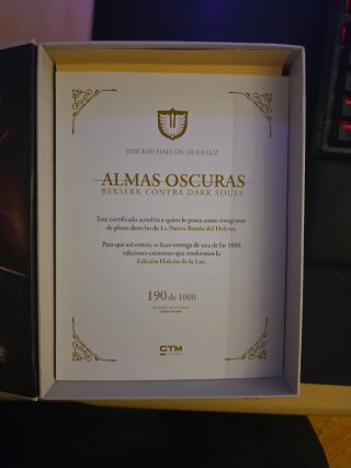 Almas oscuras. Berserk contra Dark Souls. Limitada