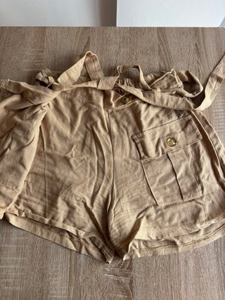 Falda pantalón beige con cinturón tela