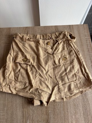 Falda pantalón beige con cinturón tela