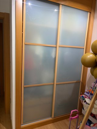 Puertas correderas armario madera y vidrio