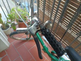 Bicicleta clasica BH infantil verde años 80.