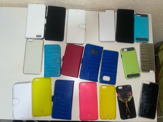 Lote de 20 carcasas de movil de Iphone.
