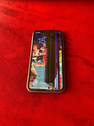 iPhone 11 con pantalla rota