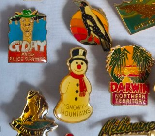 Colección 30 insignias antiguas de turismo