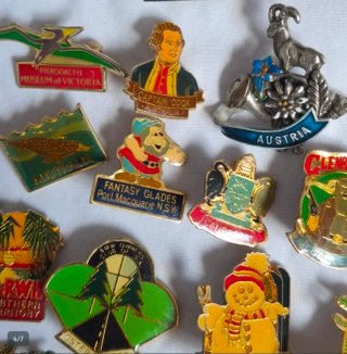 Colección 30 insignias antiguas de turismo