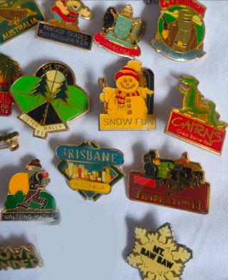 Colección 30 insignias antiguas de turismo