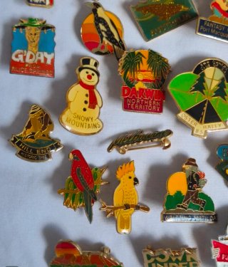 Colección 30 insignias antiguas de turismo