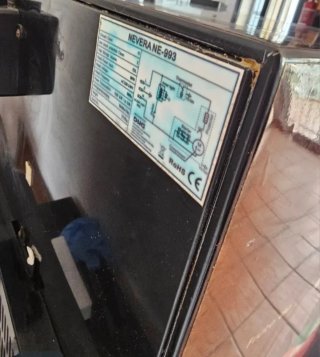 Nevera expositora pequeña