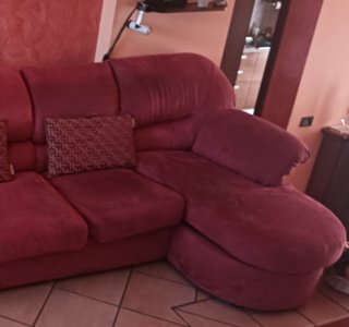 Divano in Alcantara bordeaux