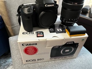 Canon EOS 80D + objetivo EFS 18-135mm + accesorios