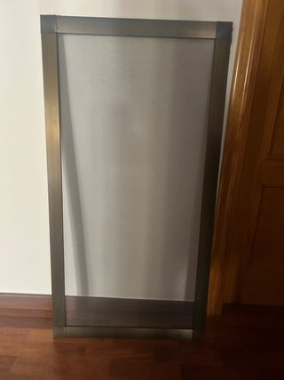 Mosquitera de aluminio color bronce 64,5 x 115,5
