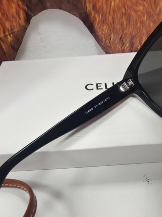 Gafas de sol Celine negras y doradas