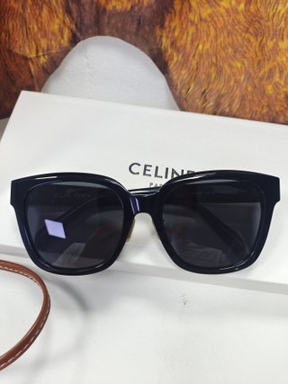 Gafas de sol Celine negras y doradas