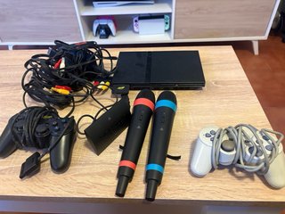 Consola PlayStation 2 + Mandos+ microfonos sinsgta