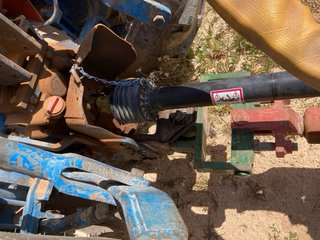 Cuba agrícola con remolque