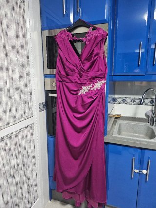 Vestido de alta costura de fiesta fucsia un solo u