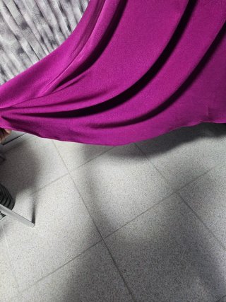 Vestido de alta costura de fiesta fucsia un solo u