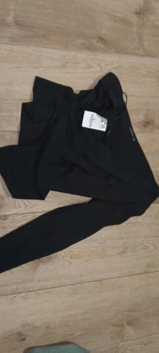 Top corto fiesta Stradivarius con etiqueta Talla S