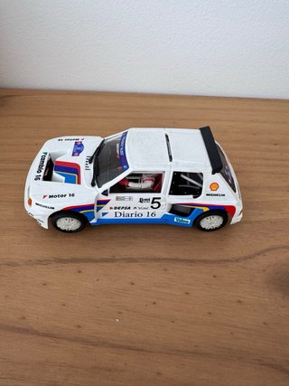 Coche Scalextric Peugeot 205 T16