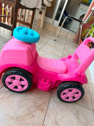 Coche correpasillos rosa para niña