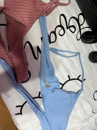 Bikini cruzado bicolor azul y rosa