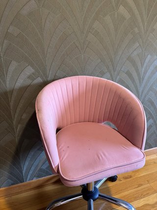 Silla rosa de tela