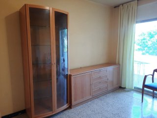 Mueble de comedor madera y cristal